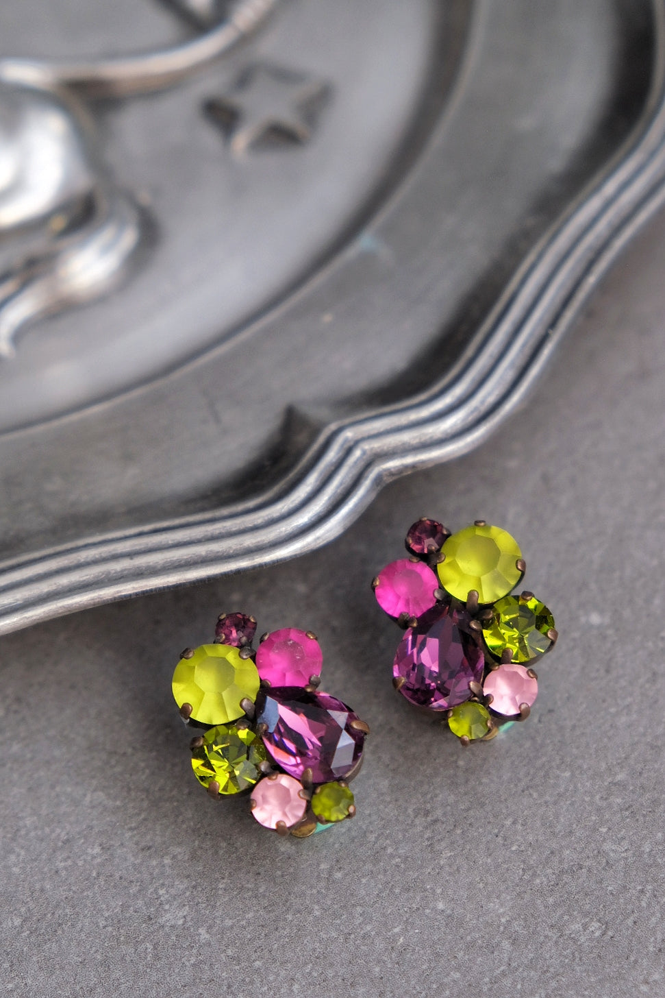 1970s Crystal Plum & Olive Vintage Clip-On Earrings