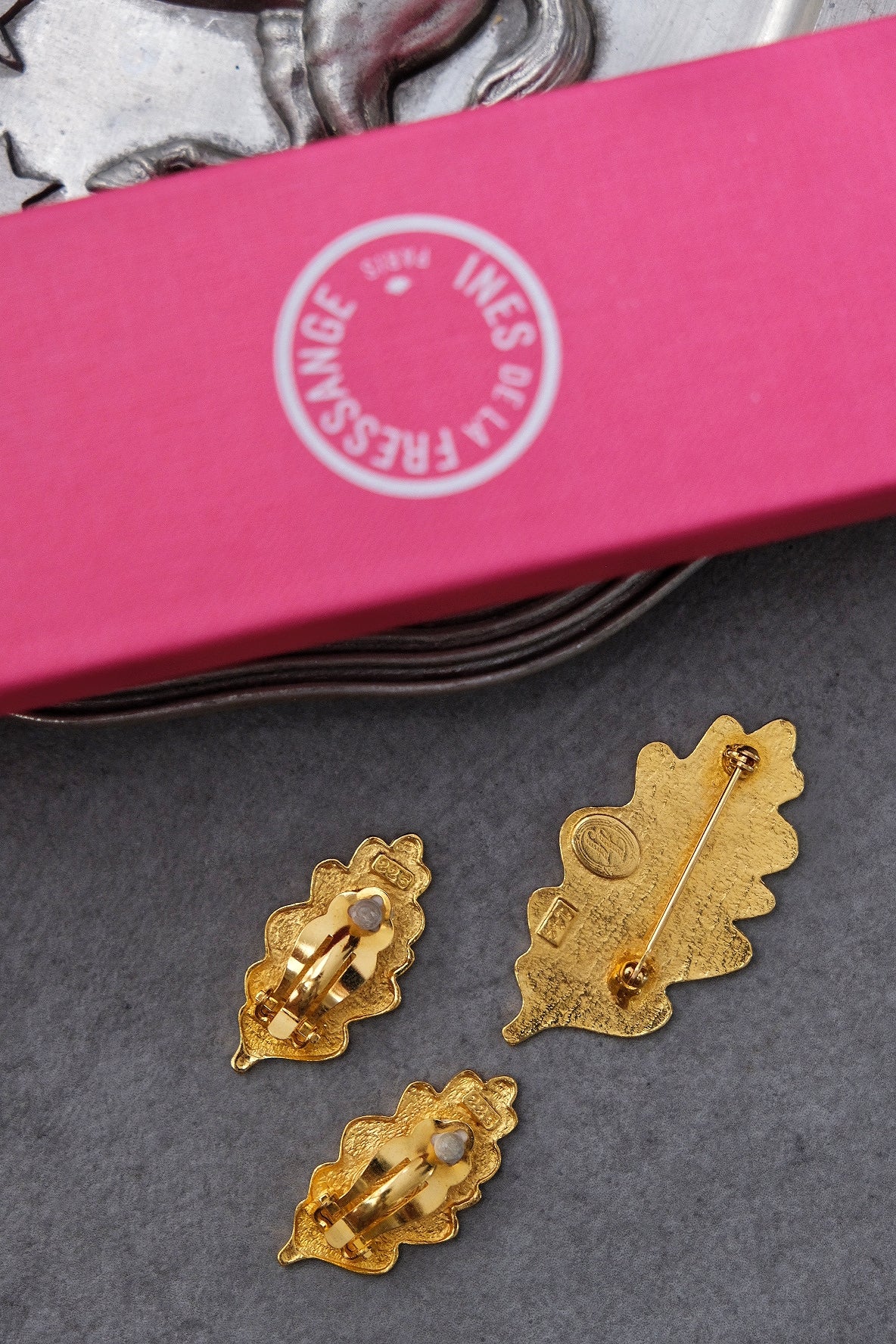 Ines de la Fressange gold tone Oak leaf Vintage Brooch Earclips set