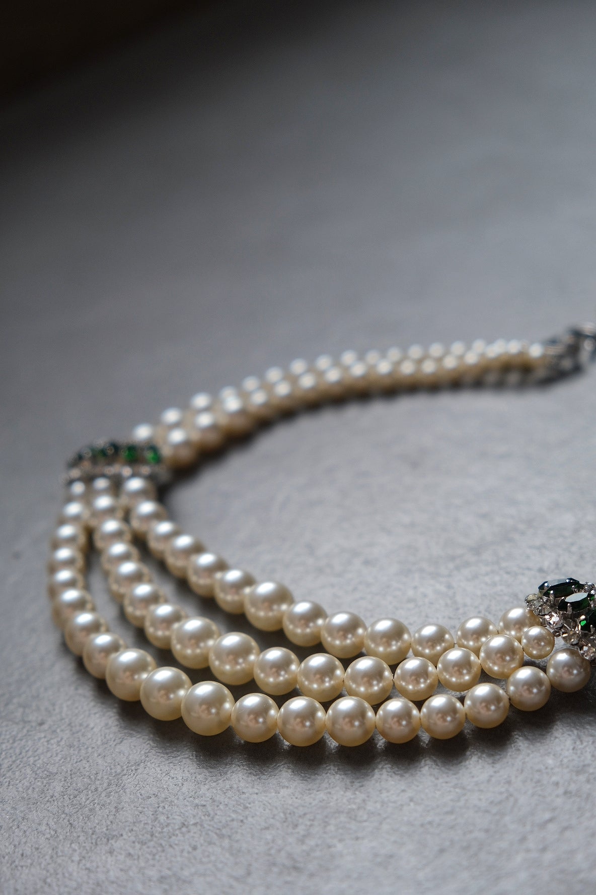 Christian Dior Year 1962 green crystal imitation pearl three rangs necklace