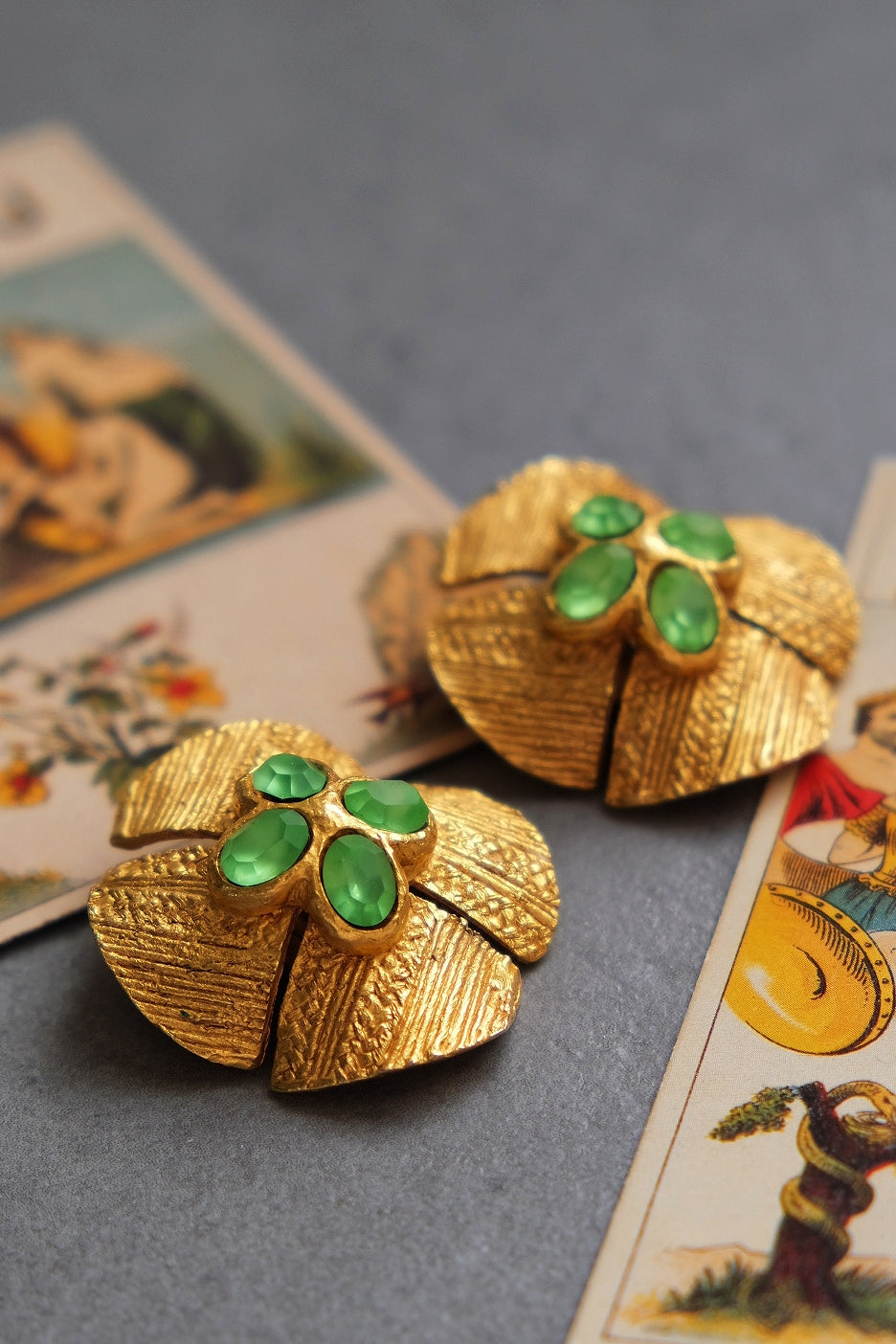 ANTIGONA Clover Hammered Earclips