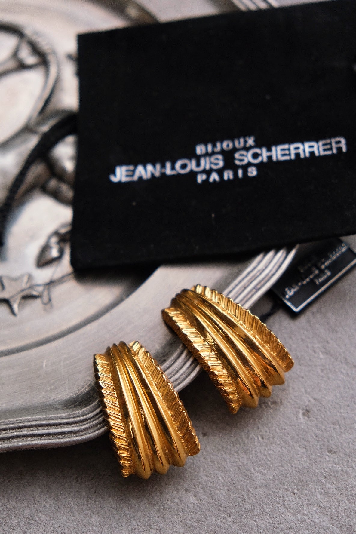 JEAN LOUIS SCHERRER Vintage massive size ribbon earclips