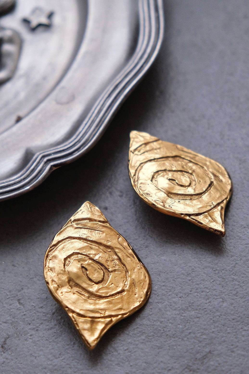 Yves Saint Laurent Runway Seashell Earclips
