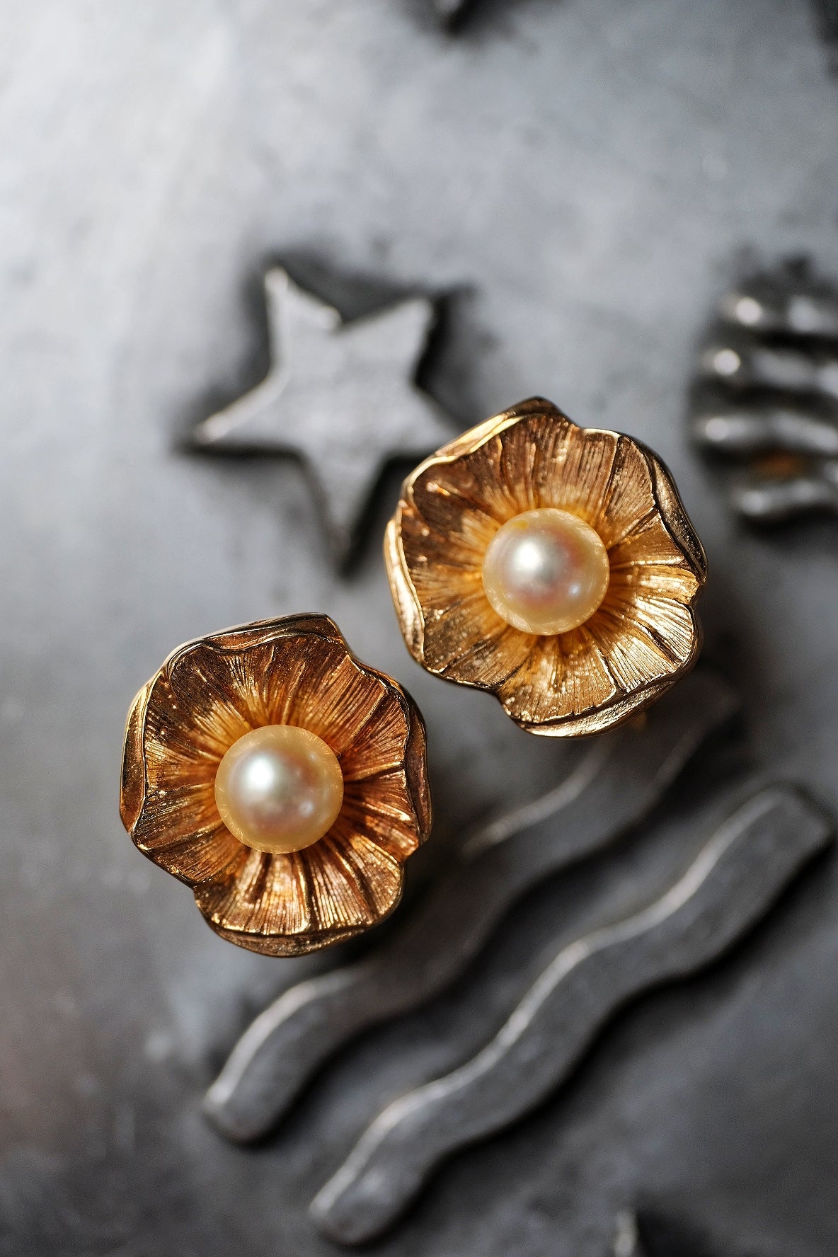 Christian Dior Imitation pearl flower Vintage Earclips